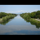 Wir überquerten mal wieder den Rhein-Rhône-Kanal, rechts im Bild der Char Sherman „Le Rochefort“
